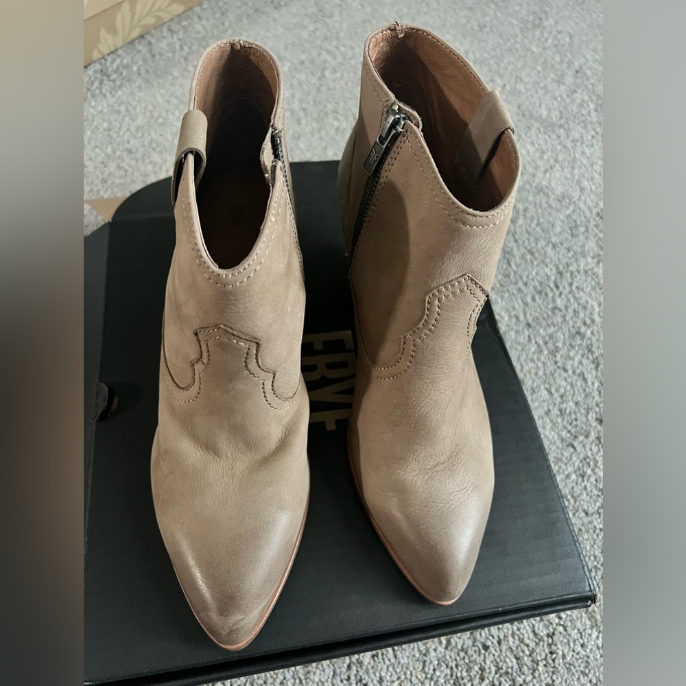Frye Reina Side Zip Western Bootie size 9.5